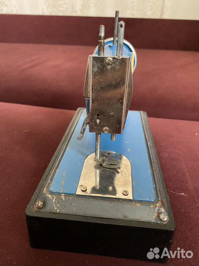 Детская швейная машинка