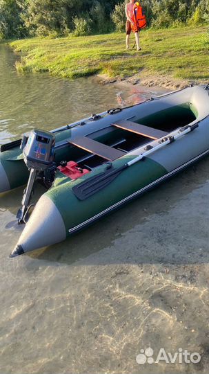 Надувная лодка с мотором