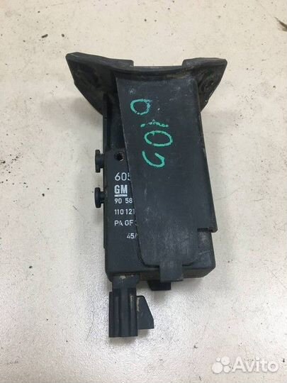 Активатор замка крышки бензобака