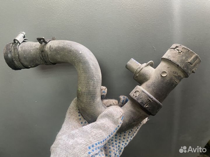 Audi a6c5 патрубок системы охлаждения