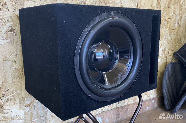 Автомобильный сабвуфер и усилитель