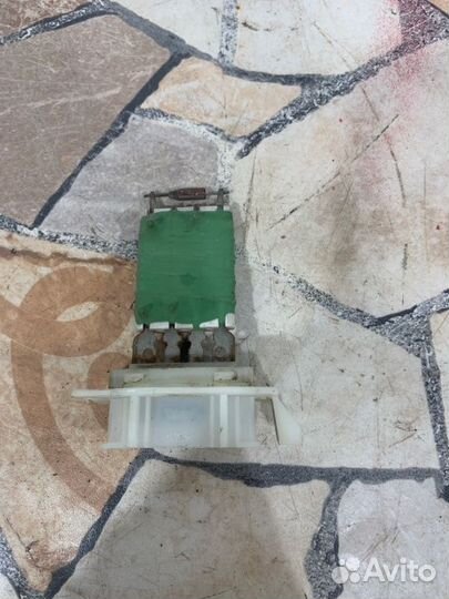 Резистор печки Renault Logan седан 1.6 K4MC697 (84