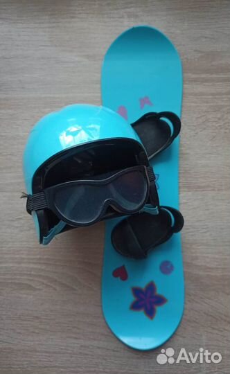 Шлем и скейтборд для куклы Journey girl