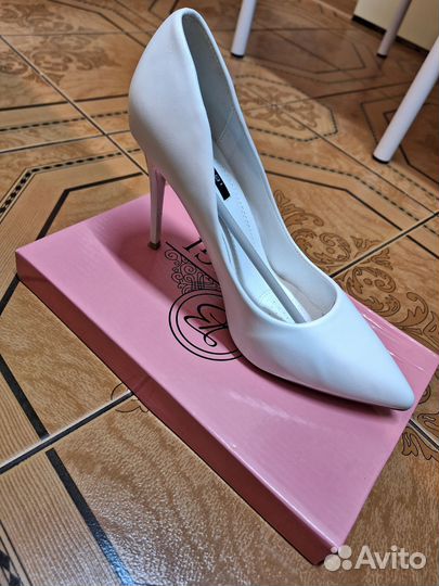 Туфли женские 40 размер белые