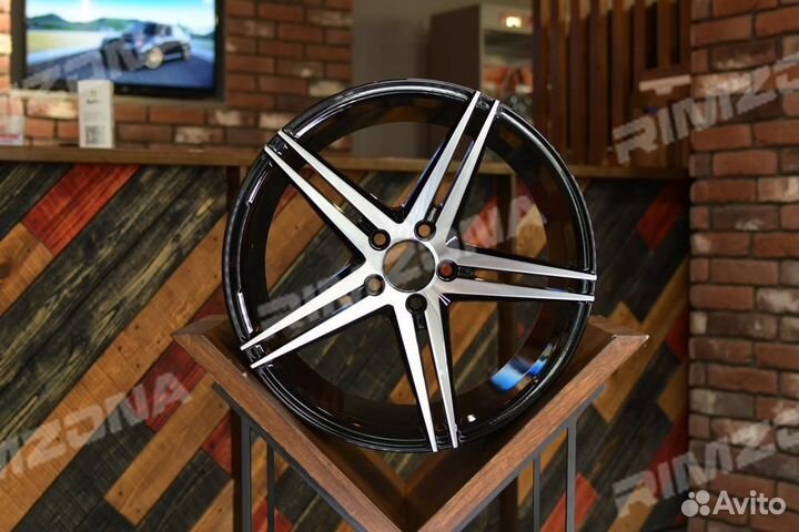 Литой диск в стиле vossen R17 5x114.3