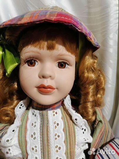 Кукла фарфоровая коллекционная