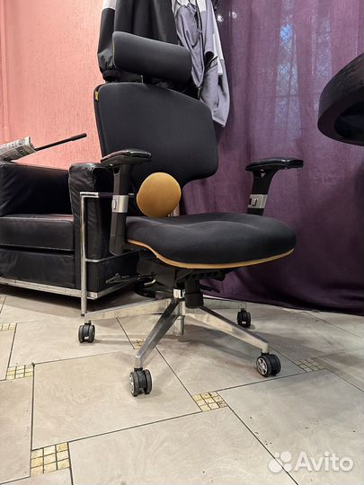 Дорогое компьютерное кресло