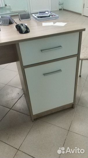 Продается стол