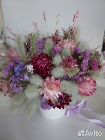 Композиция из сухоцветов в керамической кружечке