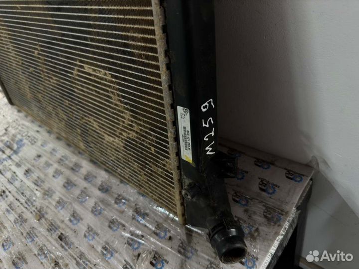 Радиатор охлаждения Volkswagen Passat B6 универсал