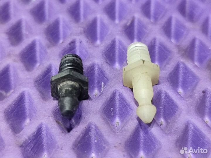 Клипса стоп-сигнала задняя Nissan Dualis