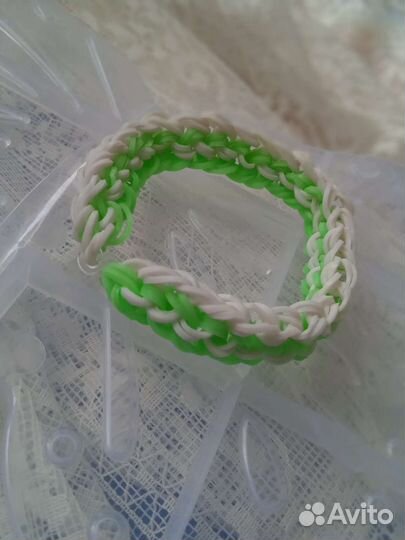 Браслет из резинок