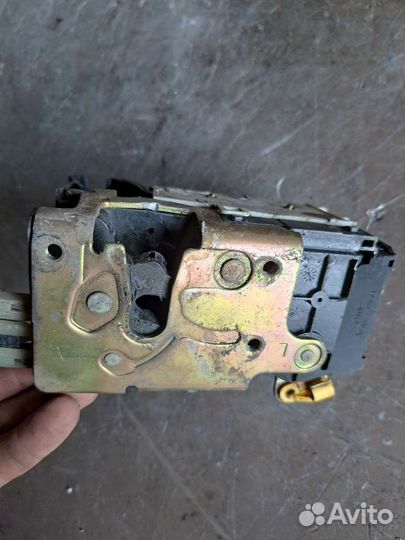 Замок двери передний Jaguar s-type