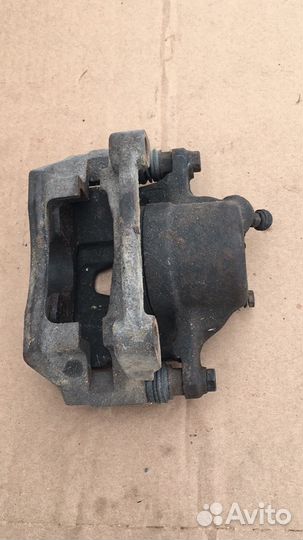 Тормозной суппорт передний левый для Mercedes w201