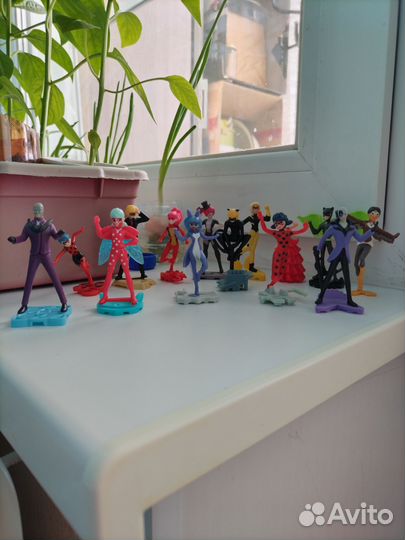 Фигурки леди баг киндер