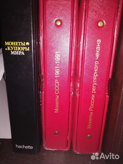 Коллекция монет и купюр