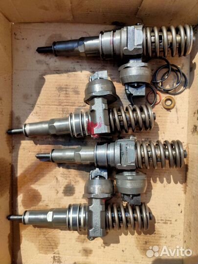 Насос форсунка 038130073AG