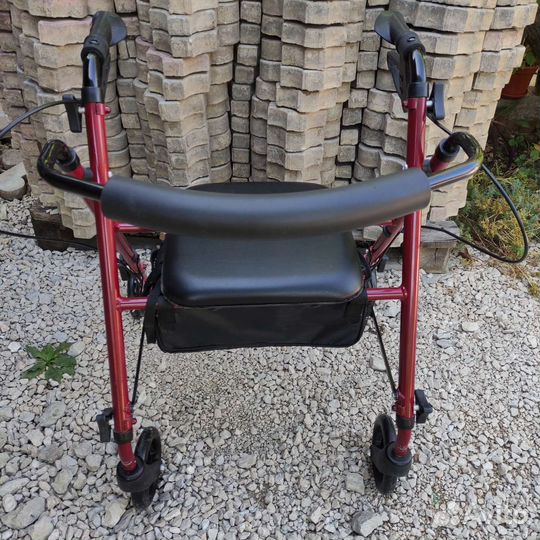 Ходунки-роллаторы для инвалидов на колесах