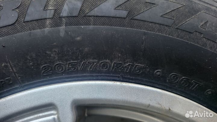 Bridgestone Blizzak Spike-01 205/70 R15