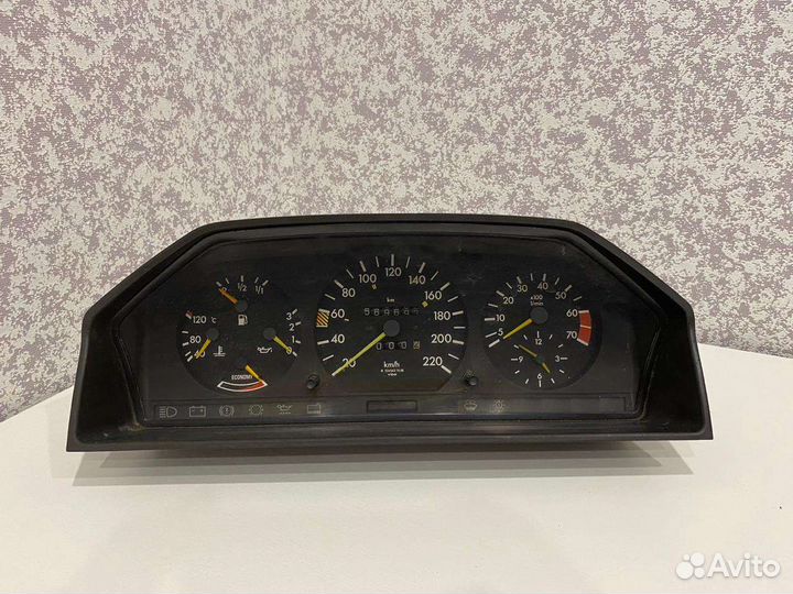 Приборная панель Mercedes w124