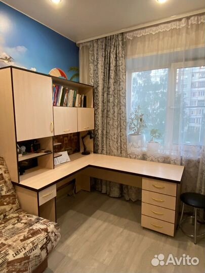 Угловой компьютерный письменный стол