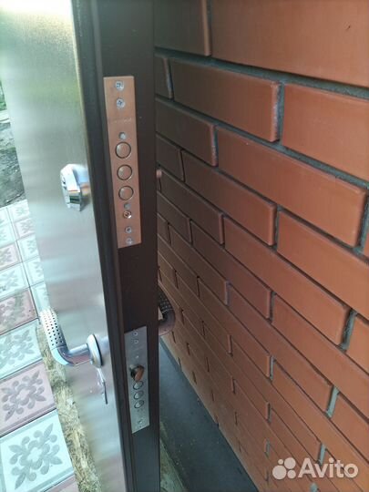 Дверь входная металлическая уличная