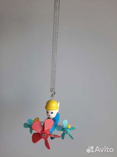 Деревянная игрушка на пружинке