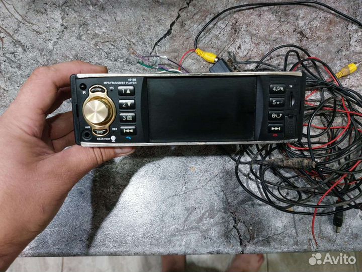 Магнитола с экраном и динамики