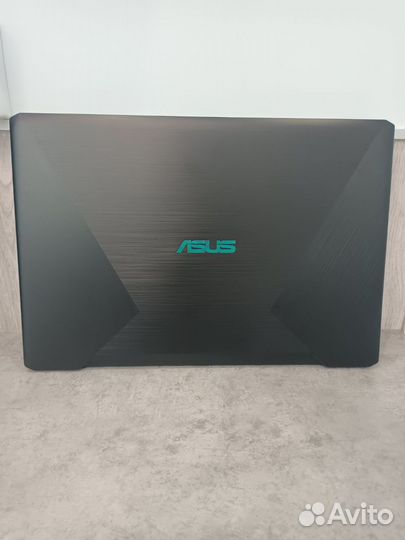 Ноутбук Asus core i5-8250u