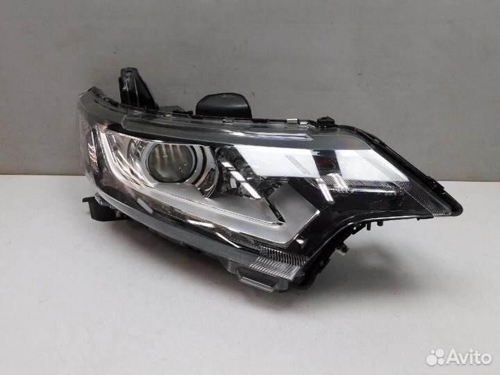Фара правая Mitsubishi Outlander