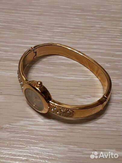 Часы с кристаллами Сваровски