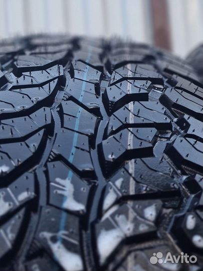 Royal Black Royal A/T 245/65 R17