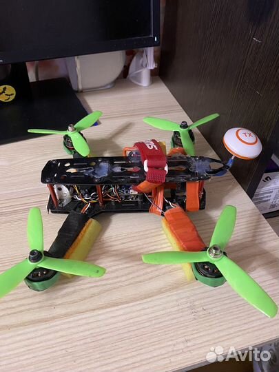 Гоночный квадрокоптер FPV