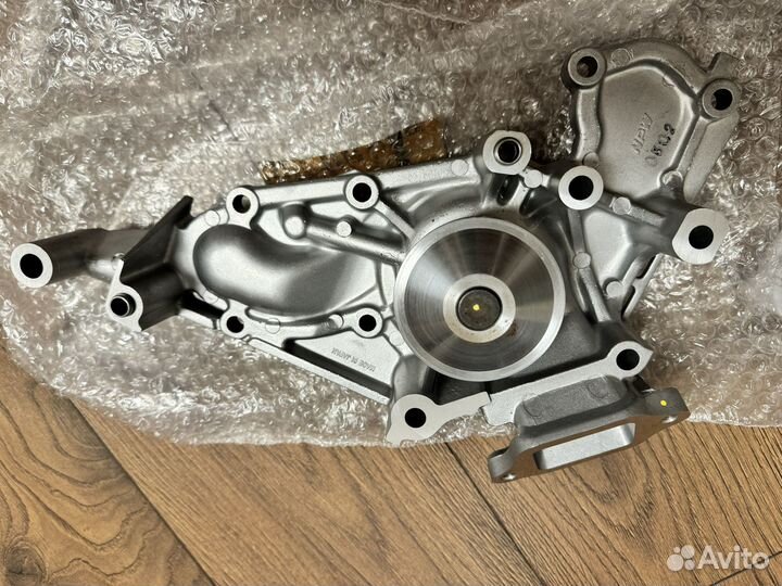 Помпа на двигатель 1uz