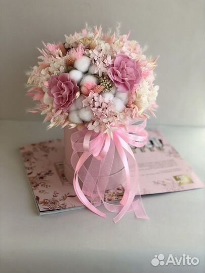 Букет из сухоцветов и стабилизированных цветов