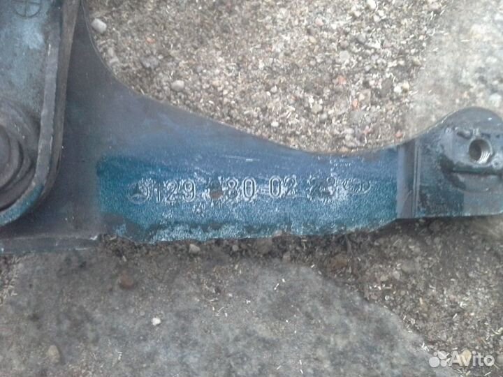 Петля капота Мерседес 140