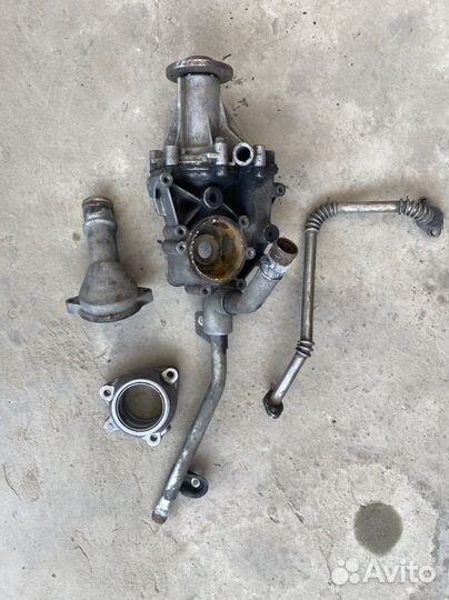 Корпус помпы, термостата d20dt Ssang Yong