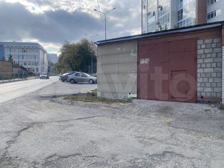 Гараж, > 30 м²