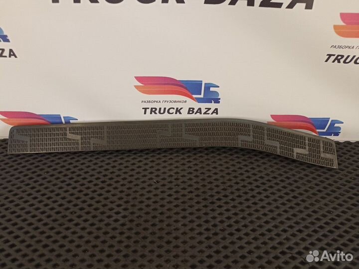 Накладка порога левого Volvo FH