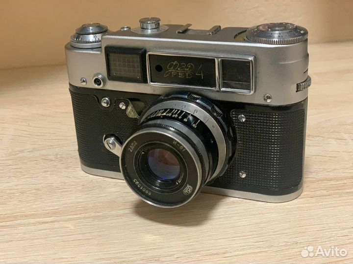 Пленочный фотоаппарат фэд-4 (в кофре)
