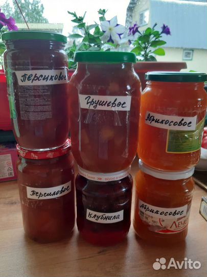 Огурцы, помидоры, варенье, салатики, грибная икра