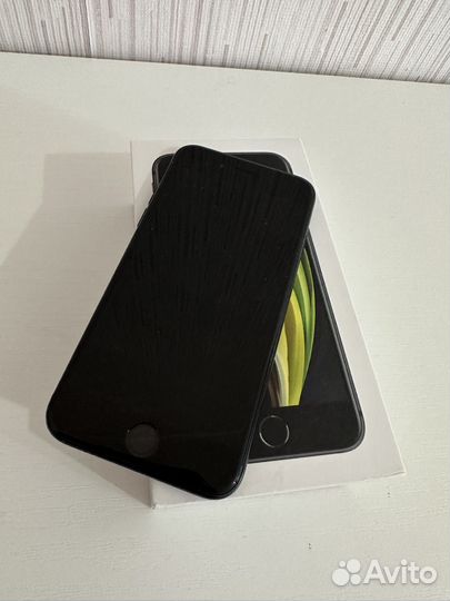 Телефон iPhone se 2020