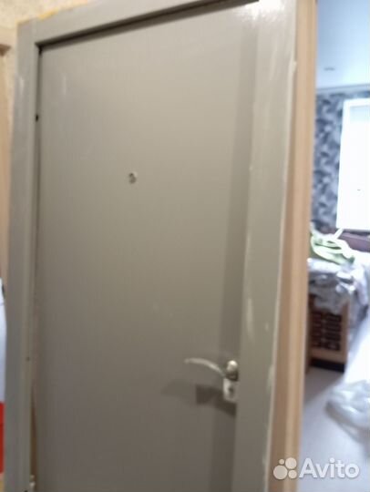 Дверь входная металлическая от застройщика