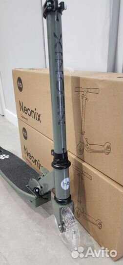 Самокат новый neonix от happy baby