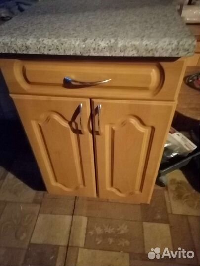 Кухонный стол