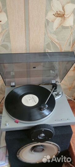 Виниловый проигрыватель