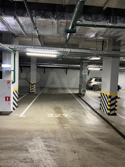 Машиноместо, > 30 м²