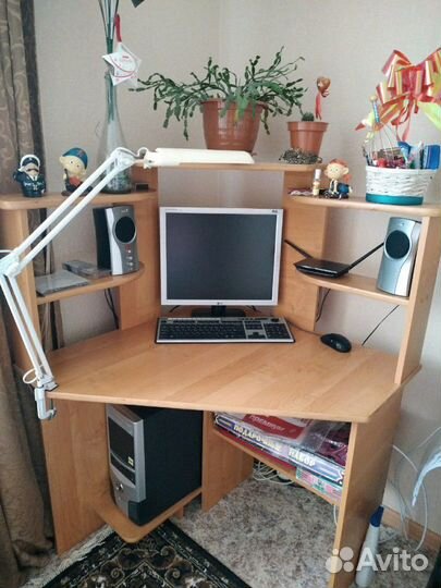 Компьютерный стол,не много б/у,в отличном состояни