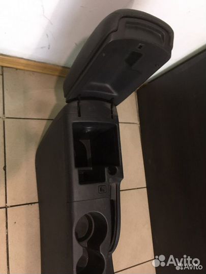 Подлокотник Nissan Qashqai J10