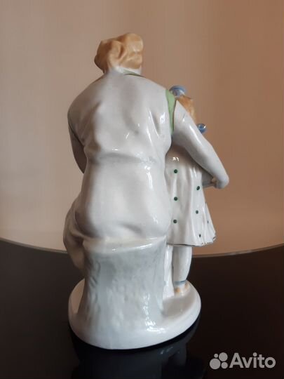 Статуэтка фарфоровая 